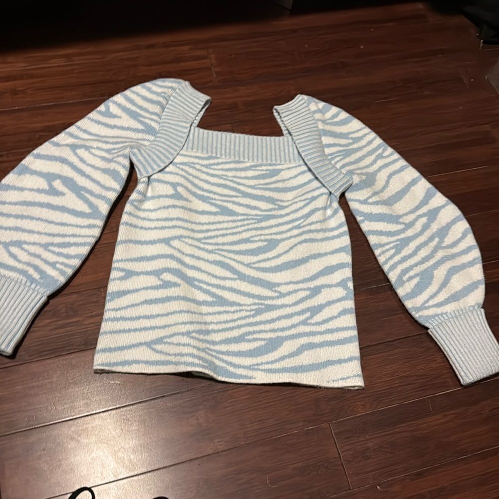 BRAND NEW Winter Sweater - Warm White & Blue Zebra Pattern Long Sleeve - Cuffed